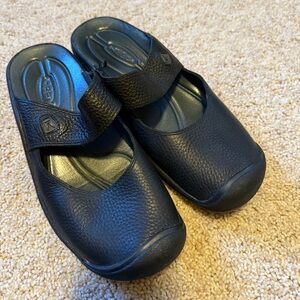 Keen Women’s slip-on shoe size 7.5